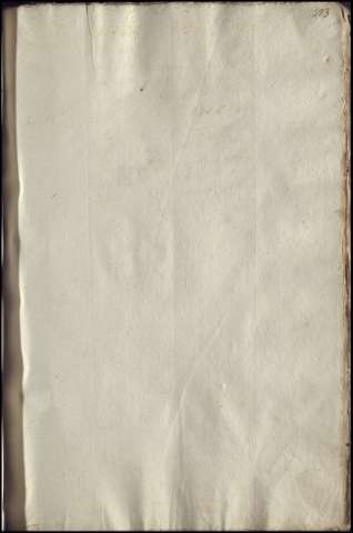 913