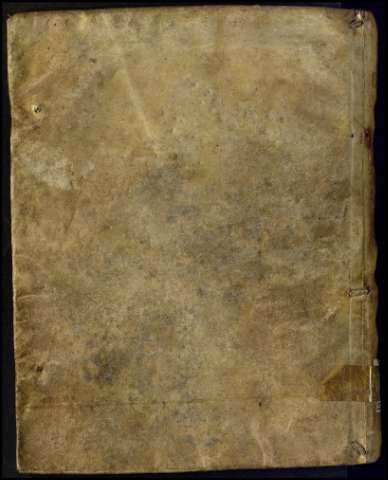 572